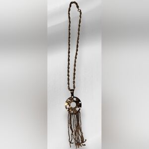 Elegant Gold Pendant Necklace